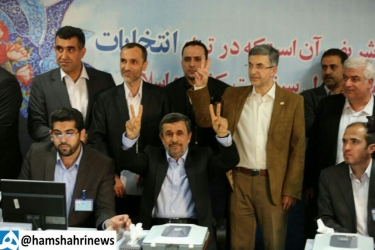 ثبت نام احمدی نژاد برای ریاست جمهوری همه را شوکه کرد