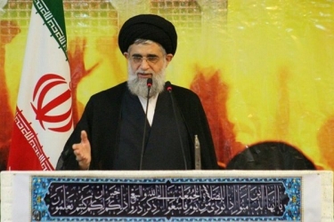 پذیرفتن مسئولیت نباید سبب شود که فرد خودسازی و تهذیب نفس را فراموش کند