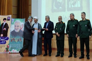 رییس دانشگاه علوم پزشکی گیلان به عنوان مدیر نمونه ارشد دولتی تقدیر شد