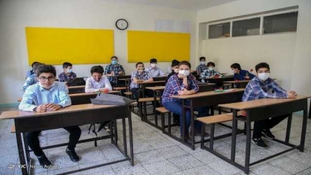 اولیای دانش‌آموزان برای تدریس به مدرسه می‌روند! 