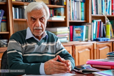 وزیر اقتصاد ارزش ارز را نمی‌فهمد