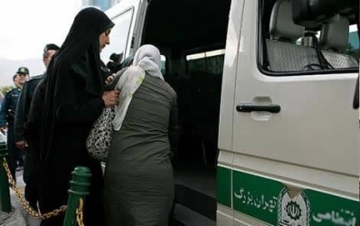 گشت ارشاد مدیران و صدیقی یا گشت ارشاد زن ها