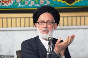 آیت الله ایازی: استفاده از زور برای حجاب اشتباه است