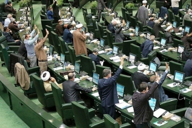 برای کشور چه کرده‌اید که حالا آستین بالا می‌زنید و با مطرح کردن استیضاح، قهرمان‌بازی درمی‌آورید؟