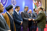 در همایش سرمایه گذاران و کارآفرینان برتر منطقه آزاد انزلی تجلیل شدند