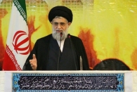 پذیرفتن مسئولیت نباید سبب شود که فرد خودسازی و تهذیب نفس را فراموش کند