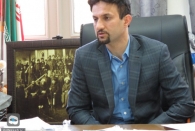 بر شاخ نشستید و بن میبرید