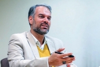 ۹۰ درصد دولتمردان آیفون در دست دارند/ ۱۰ نفر به دنبال ممنوعیت آیفون هستند