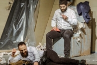 تئاتر «خورشید پشتش به ماست» در رشت روی صحنه رفت