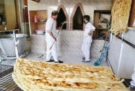  جریمه میلیونی نانوای گران فروش در رشت