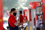 نرخ سوم بنزین؛ تصمیم اقتصادی یا آزمون صبر مردم در سالگرد آبان؟